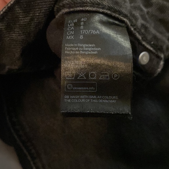H&M High Waisted Ankle Length Mom Jean - Picture 6 of 8